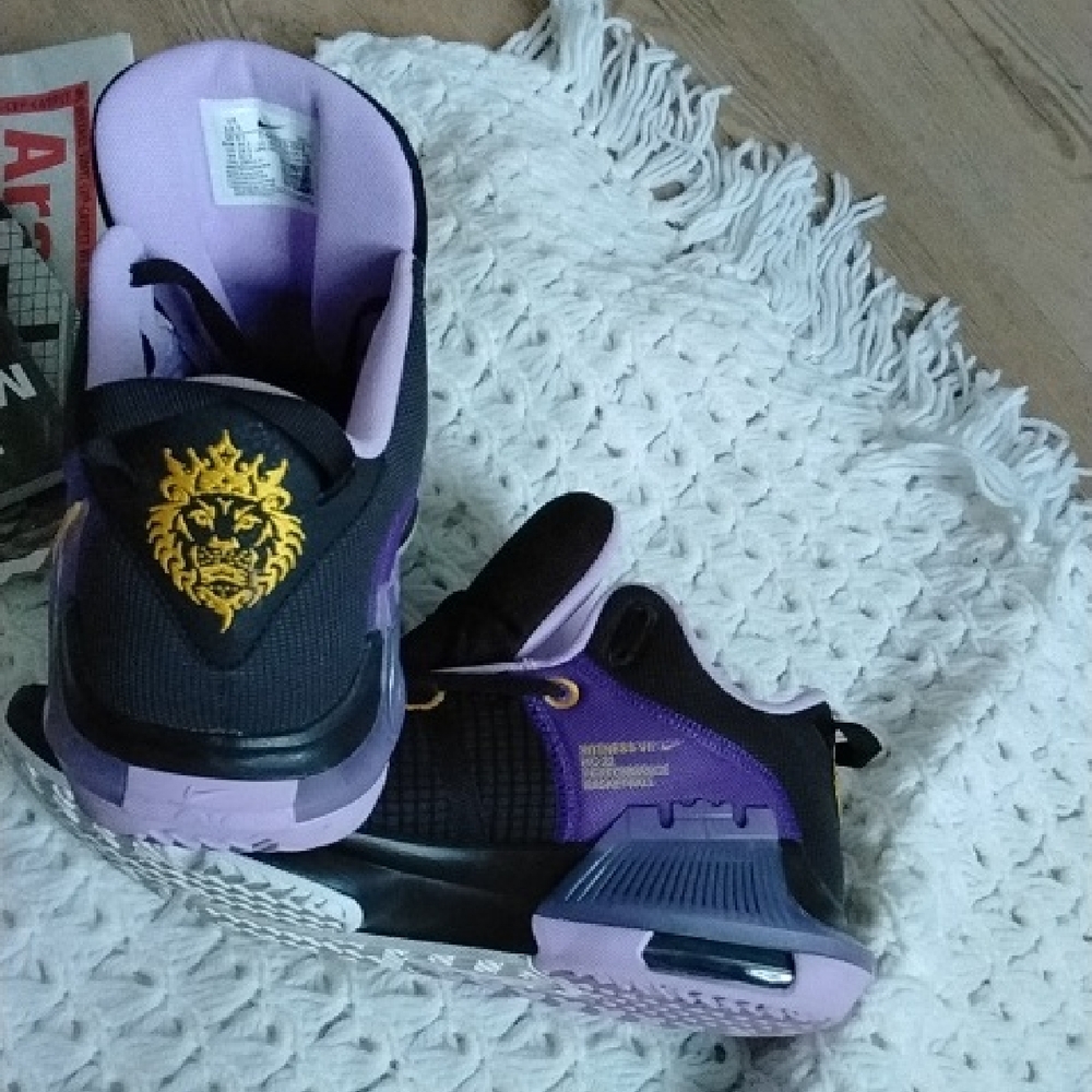 MEN KING JAMES Purple and Black Sneakers